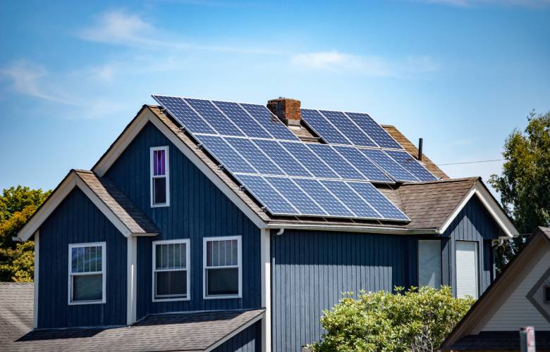 huis met zonnepanelen