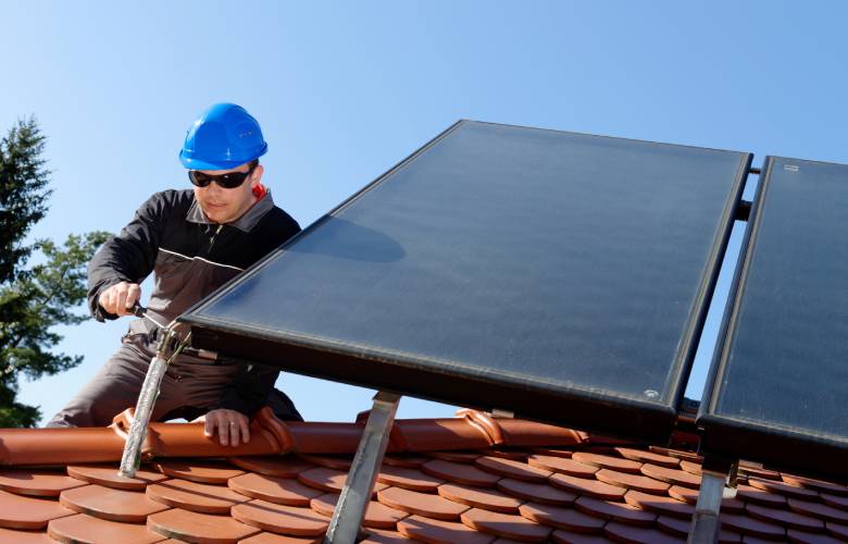 PVT-panelen installeren op een dak