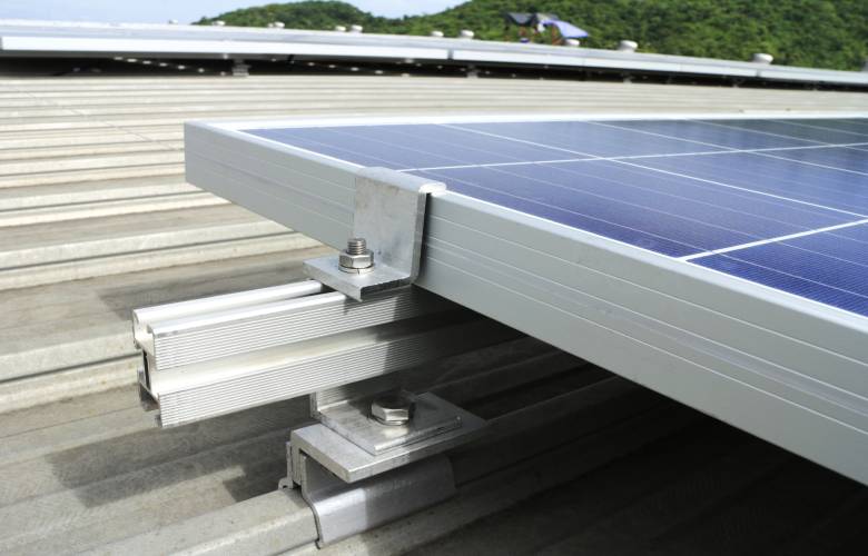 zonnepanelen monteren op staaldak