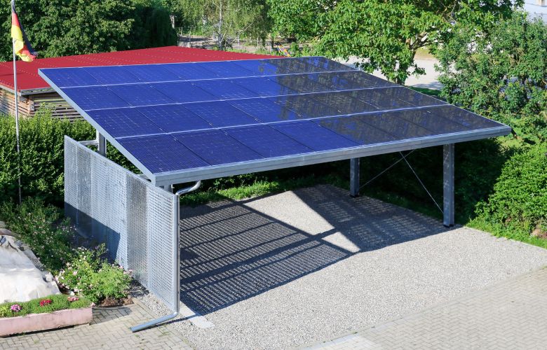carport met semi transparante zonnepanelen